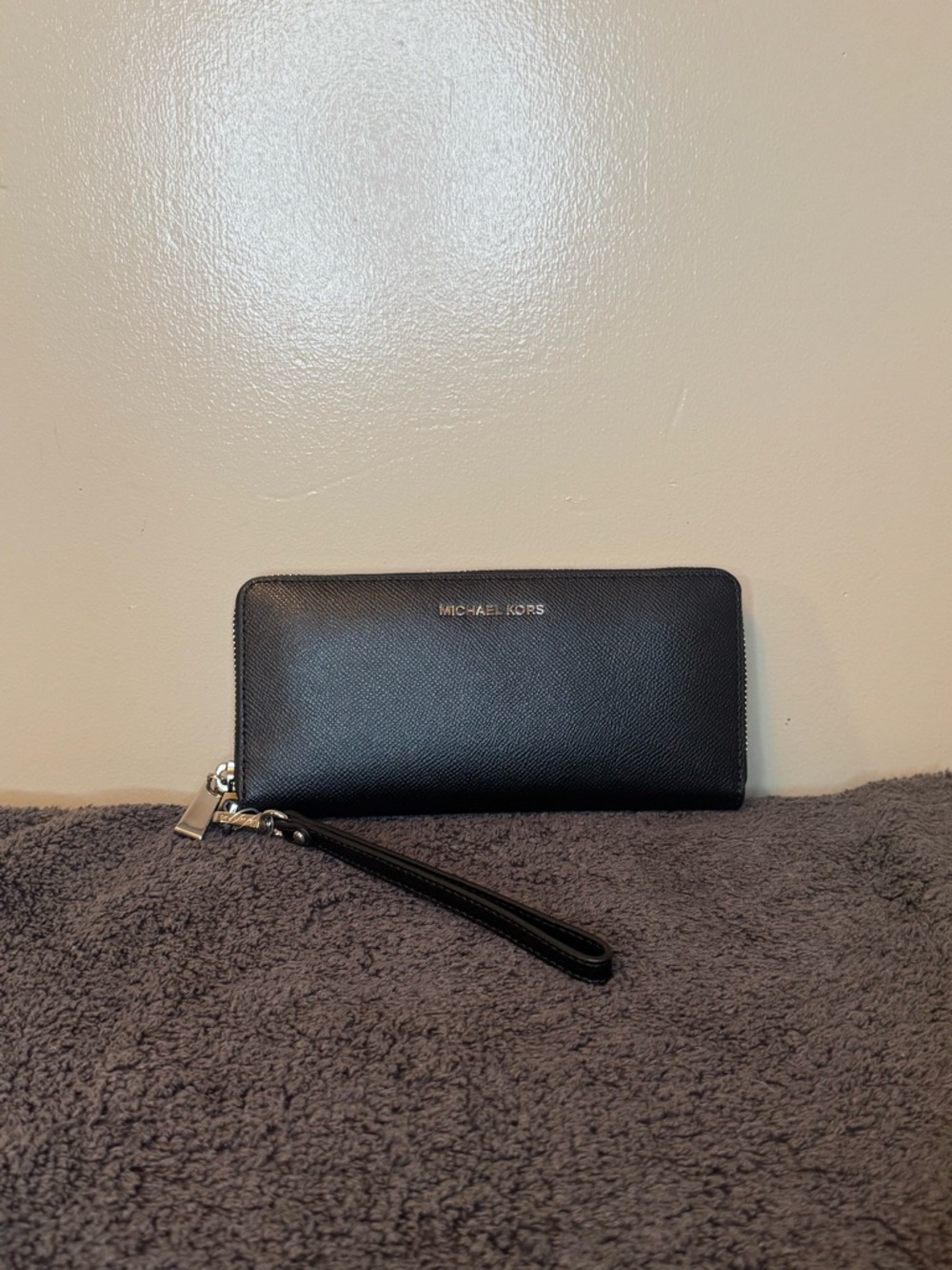 Michael Kors Jet Set Travel Black Pebble Leather Continental Wallet Wristlet